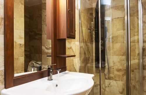 Omonia Apartment | Eclectic 4-Bed, 4-Bath Apt in Central Athens - AK1