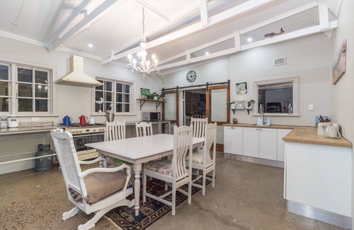 Kingsborough House | Eclectic Beach House 👙