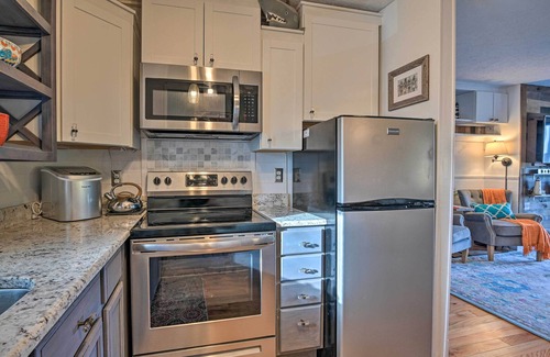 Surfside Beach Condo | Eclectic Condo w/Balcony: 1 Block to Beach!