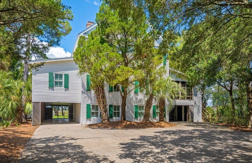 Debordieu Colony House | Eclectic Creek Front Retreat