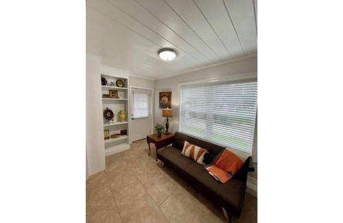 Tuscaloosa House | Eclectic Escape- 3mi. from Bryant Denny!