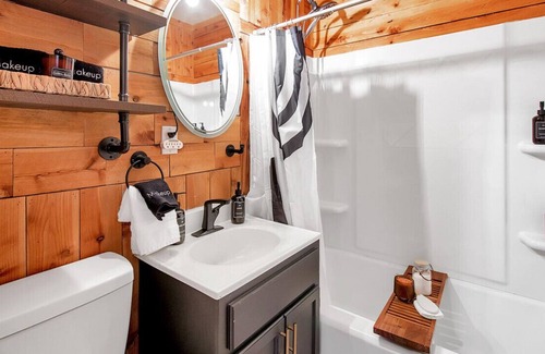 Wichita House | Eclectic Escape - Cozy, King