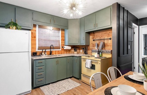 Wichita House | Eclectic Escape - Cozy, King