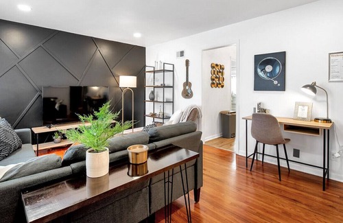 Wichita House | Eclectic Escape - Cozy, King