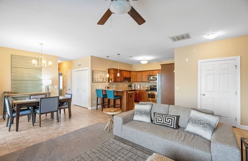 West Des Moines House | Eclectic Escape Spacious Comfort Private Garage Family Friendly Safe Rose Park