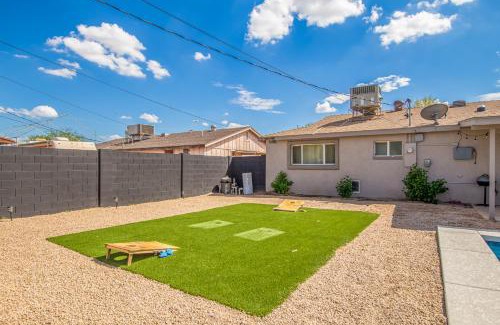New Papago Parkway House | Eclectic Escape Wpool, Yard Games- Old Town5min