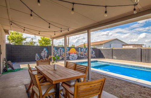 New Papago Parkway House | Eclectic Escape Wpool, Yard Games- Old Town5min