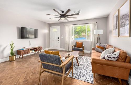 New Papago Parkway House | Eclectic Escape Wpool, Yard Games- Old Town5min