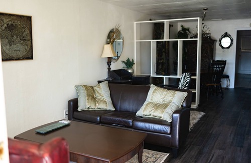 West Sacramento House | Eclectic Home in West Sacramento near Old Town