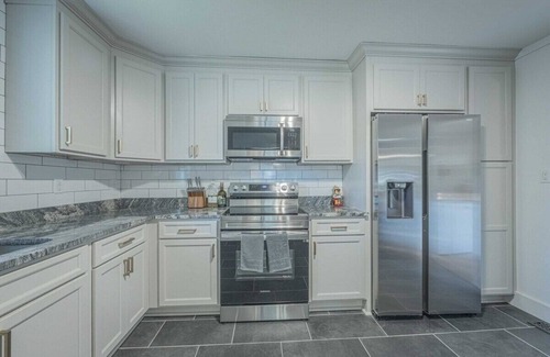 Athens House | Eclectic Inn Downtown - 2 miles to Sanford Stadium