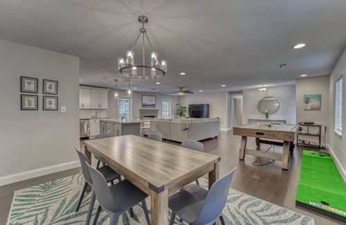 Carrollwood House | Eclectic Oasis | Pool + Air Hockey | Lake View