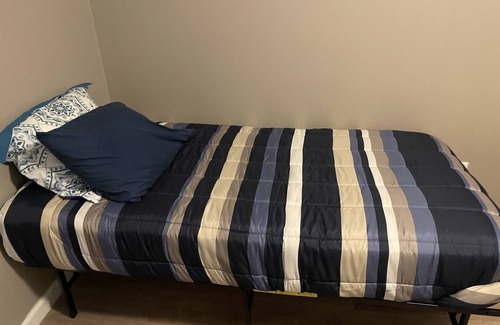 Maryville House | Eclectic Oasis: Spacious mid-century home; beautifully decorated- ready for you!