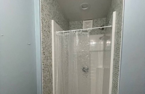 Maryville House | Eclectic Oasis: Spacious mid-century home; beautifully decorated- ready for you!