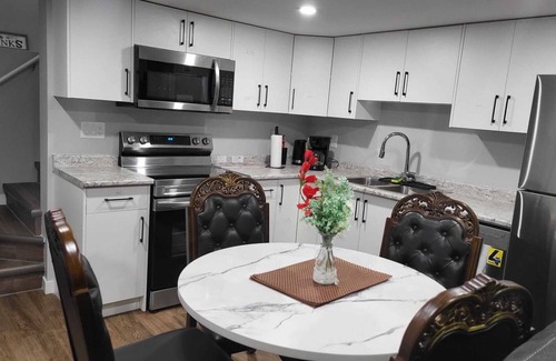 Saskatoon House | Eclectic Palace : Cozy 2 Bedroom basement Suite