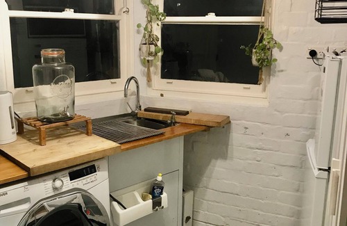 Sydney Apartment | Eclectic room, private space, quiet nature spot near famous surf beaches & City