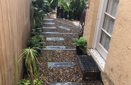 Sydney Apartment | Eclectic room, private space, quiet nature spot near famous surf beaches & City