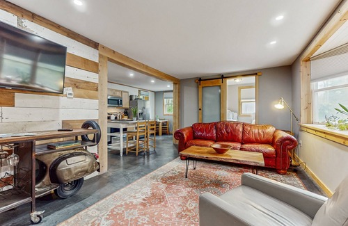 West Wardsboro House | Eclectic Rustic Retreat; near river, Mt Snow, Stratton & Nat'l Forest