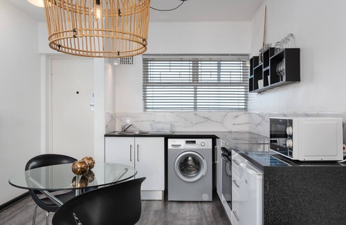 Green Point Apartment | Eclectic Studio - Walk to Green Point's Best Cafes