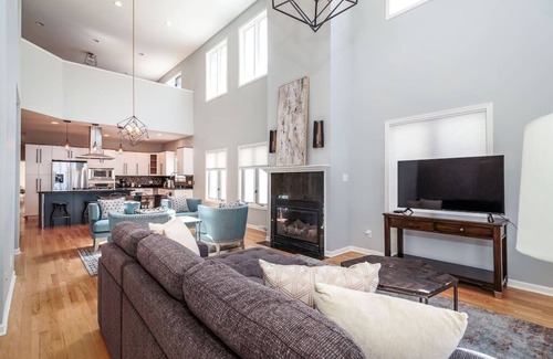 Lower East Side Apartment | Eclectic, Stylish, and Cozy Milwaukee Home!