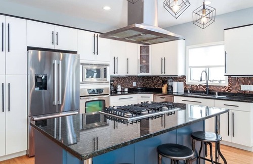 Lower East Side Apartment | Eclectic, Stylish, and Cozy Milwaukee Home!