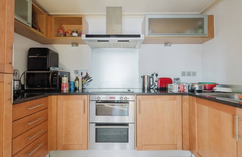 Canary Wharf Apartment | Eclectically Curated 2BD Flat in Canary Wharf
