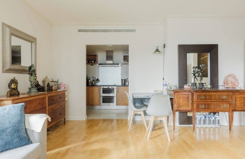 Canary Wharf Apartment | Eclectically Curated 2BD Flat in Canary Wharf