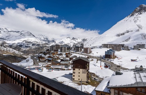 Les Almes Apartment | Eco Apartment with Balcony · Near Slopes & Shops · WiFi · Pets Allowed