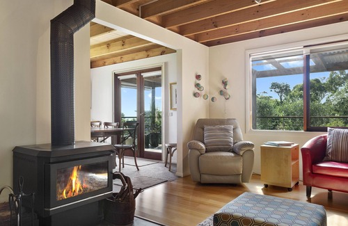 Dromana House | ECO-BEACH - ARTIST'S RETREAT - BAY VIEWS, 350M STROLL TO BEACH and WILDLIFE!