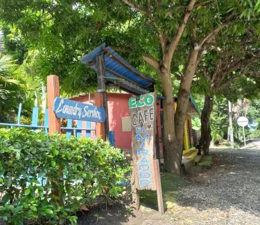 Guachaca House | Eco-Cafe El Mirador