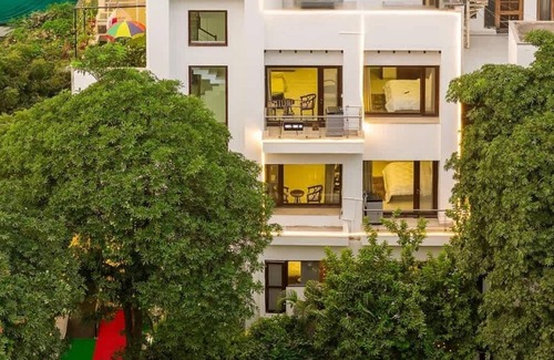 Gurugram Apartment | Eco-chic oasis in the city/w Garden