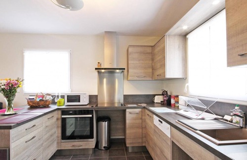 Saint-Martin-d'Ecublei Cottage | Eco-friendly forest house, 3 bedrooms, pets allowed, enclosed garden