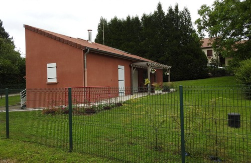 Vieville Cottage | Eco-Friendly Comfortable Stay with Garden and Terrace