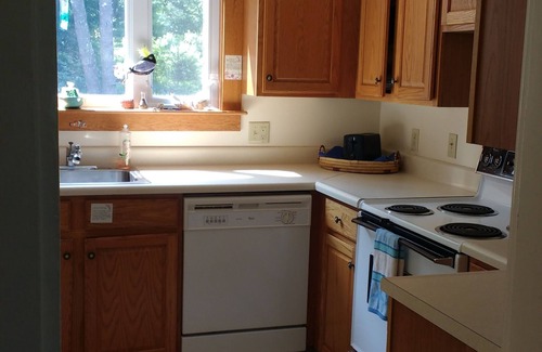 Kennebunkport Cottage | Eco-friendly Cottage in a Quiet setting. Close to Beaches and the Village