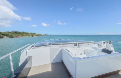 Tartane Boat Rental | Eco-friendly, designer houseboat lodge in Pointe du Bout (Trois Ilets).