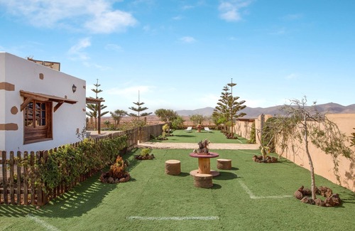 La Ampuyenta Villa | Eco-friendly Rural Home "Laura" with Terrace, Mountain View & Wi-Fi