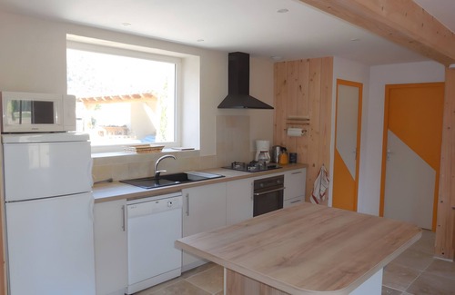 Die House | Eco-Logis du Clos des Tilleuls Gîte with Mountain View, Shared Terrace and Garden