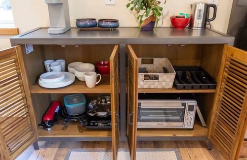 Malvern Hills House | Eco-Luxe 1BDR w/Patio + Free Tix | Near Biltmore
