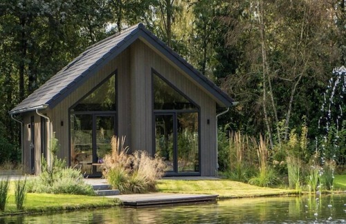 Oirschot House | Eco Villa in Latour by Scenic Pond