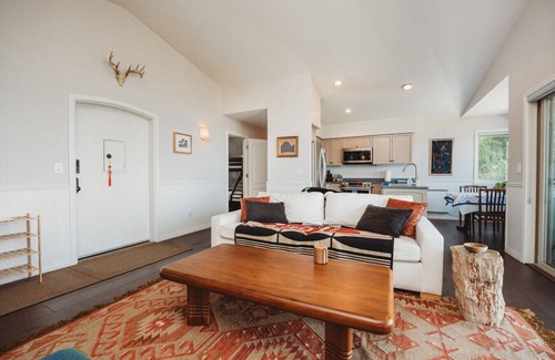 Port Townsend House | EcoBluff Retreat - Water Views!