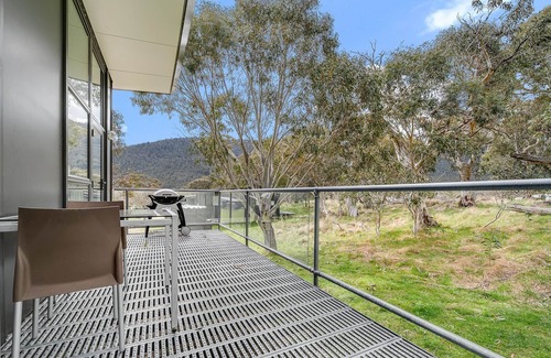 Crackenback Ski Chalet | Ecocrackenback 12 'Sustainable chalet close to the slopes.'