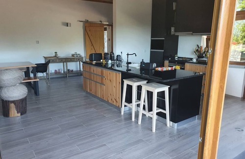 Angra do Heroismo House | Ecological House (Tree Room)