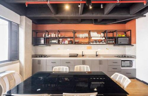 La Florida Apartment | Económicas habitaciones amobladas en Medellín con oficinas, puesto de trabajo, cocina, baño y lavandería comunes Be Together by Roots Rentals TOG401y402