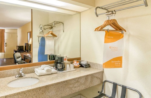 Andalusia Hotel | Econo Lodge Andalusia