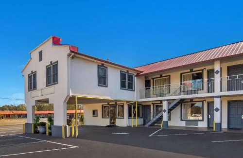 Calhoun Hotel | Econo Lodge Calhoun North Damascus