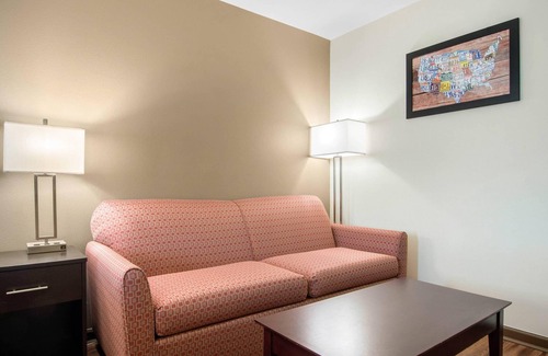 Springfield Hotel | Econo Lodge Inn & Suites Springfield Main Street