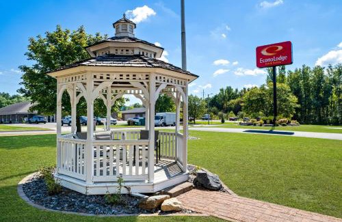 Eau Claire Hotel | Econo Lodge Inn & Suites Eau Claire South