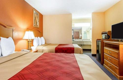 Evergreen Hotel | Econo Lodge Inn & Suites Evergreen