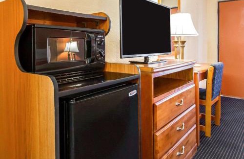 Evergreen Hotel | Econo Lodge Inn & Suites Evergreen