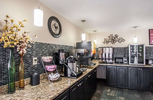 Jackson Hotel | Econo Lodge Inn & Suites Jackson Northwest