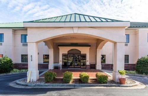 Marietta Hotel | Econo Lodge Inn & Suites Marietta near Dobbins ARB
